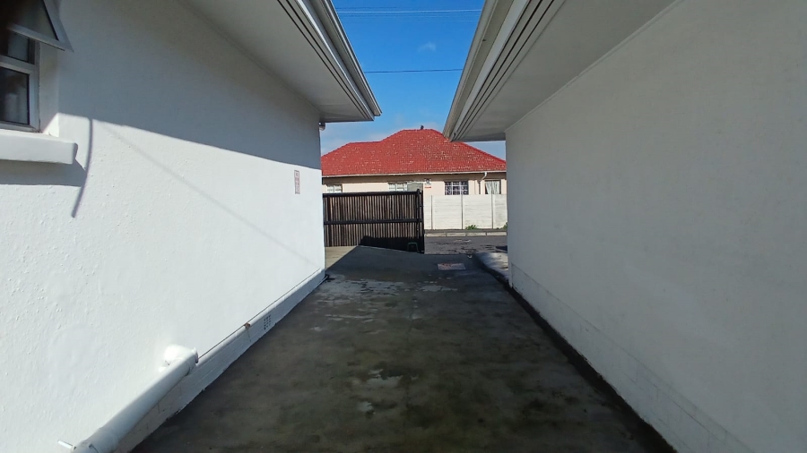 To Let 1 Bedroom Property for Rent in Clamhall Western Cape